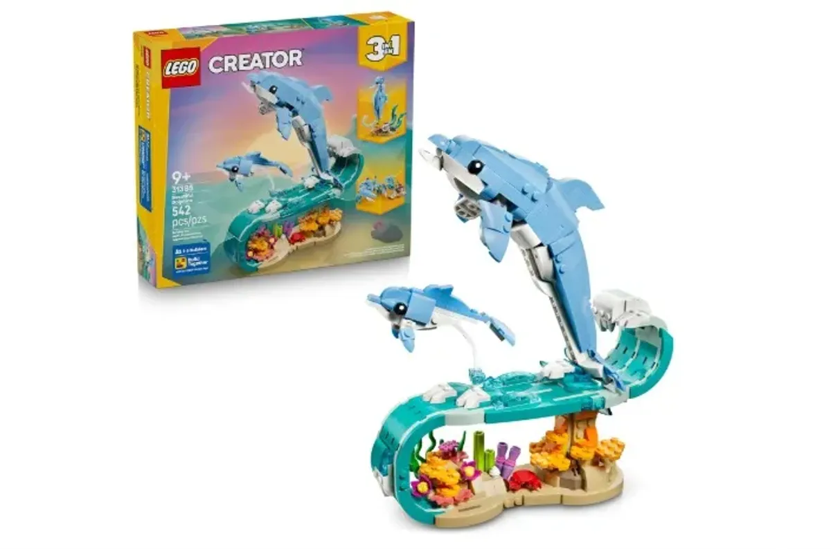 LEGO Creator “3 en 1” Animales Marinos: Hermosos Delfines – Figuras de Animales – 3 Formas de Construirlo: Delfines, Caballito de Mar o Cangrejo – para Peques de 9 Años o Más – 31385