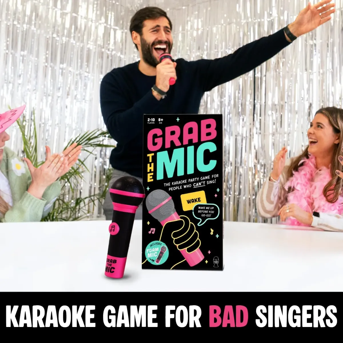 Lucky Egg Official Grab The Mic - Juego de mesa de karaoke familiar, más de 8 años, 2 a 10 jugadores, juegos para malos cantantes con 250 letras (125 tarjetas) para divertidas noches de juego y fiesta