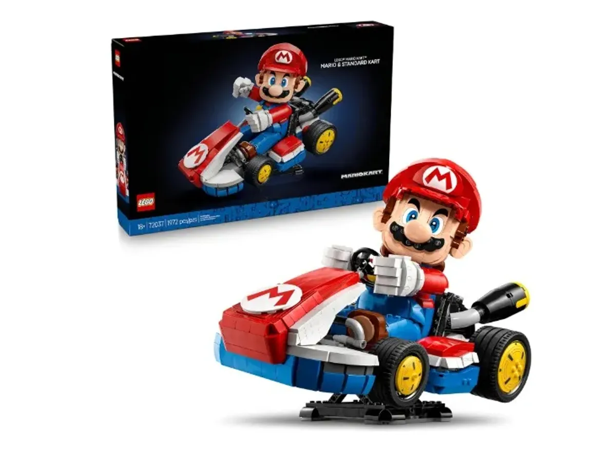 LEGO Super Mario : Mario Kart : Mario y Kart estándar Regalo Coleccionable para Adultos, Figura para Construir Nintendo, Modelo de Exhibición del Icónico Vehículo para Fans 72037