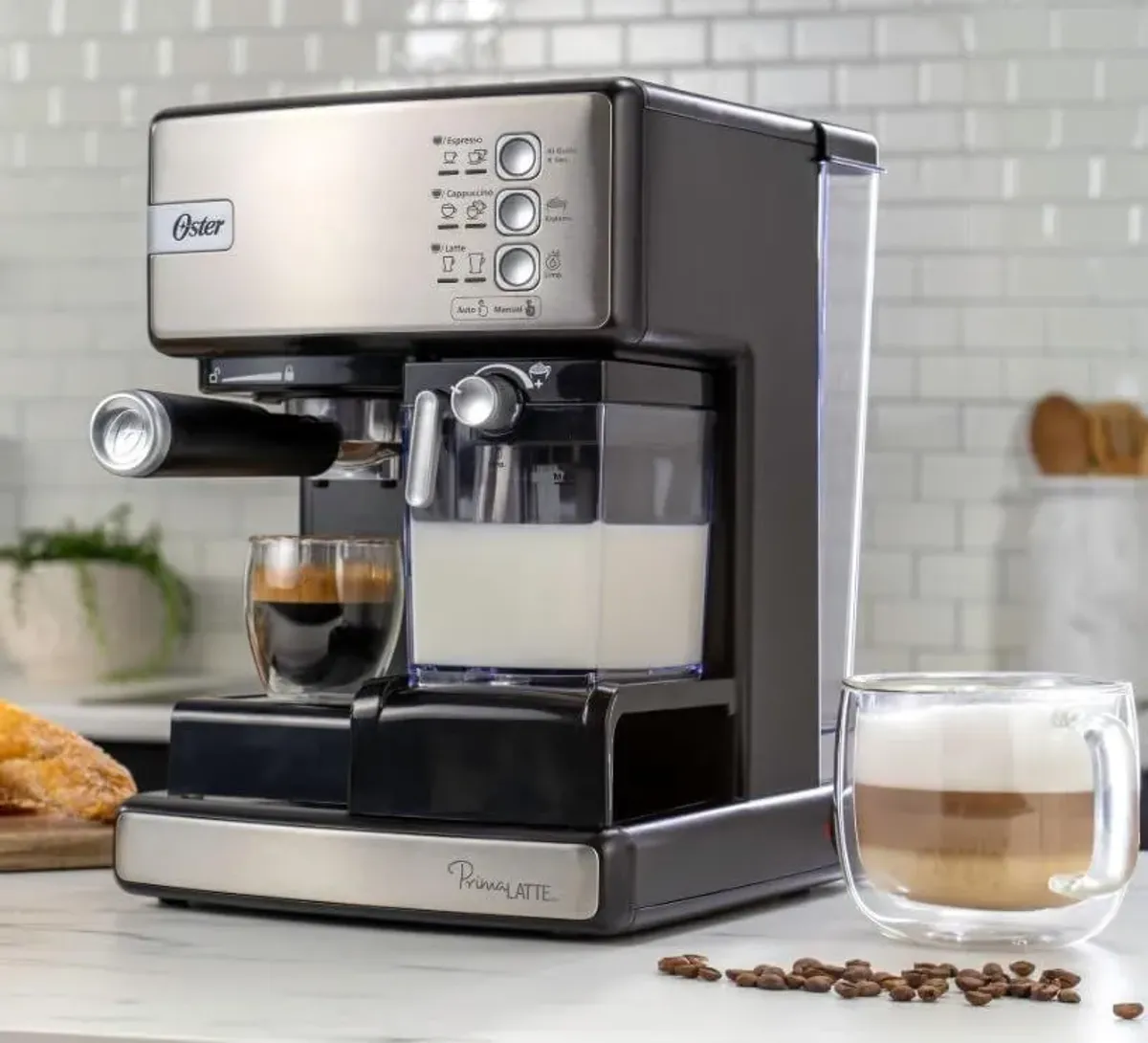 Oster® Cafetera Automática PrimaLatte™, para Espresso, Cappuccino y Latte, Plateada