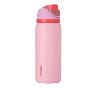 Owala FreeSip Botella de agua de acero inoxidable con aislamiento y popote, para deportes y viajes, botella de agua deportiva sin BPA, 946 ml (32 onzas), color rosa (angel food cake)