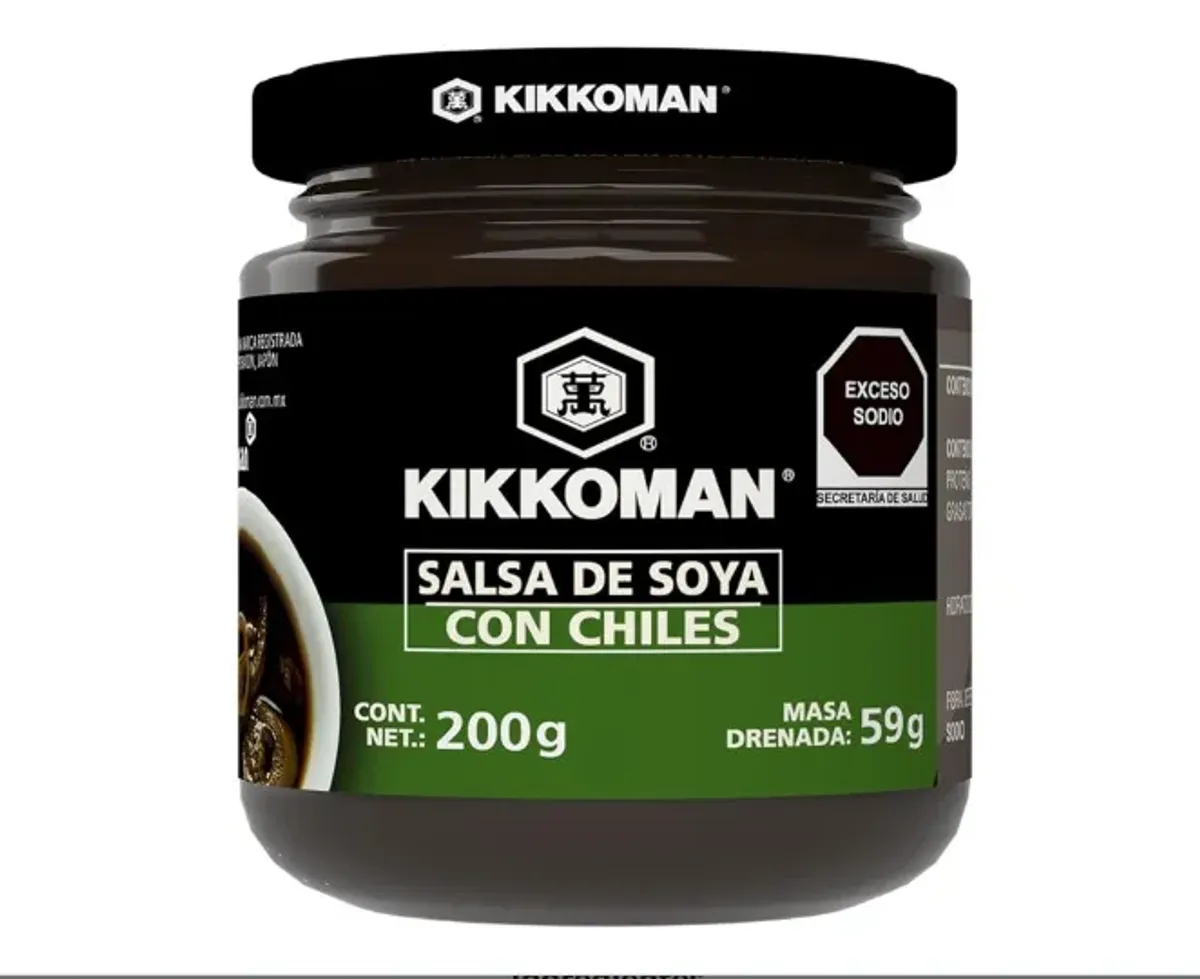 Kikkoman Salsa de soya con chiles de 200 g