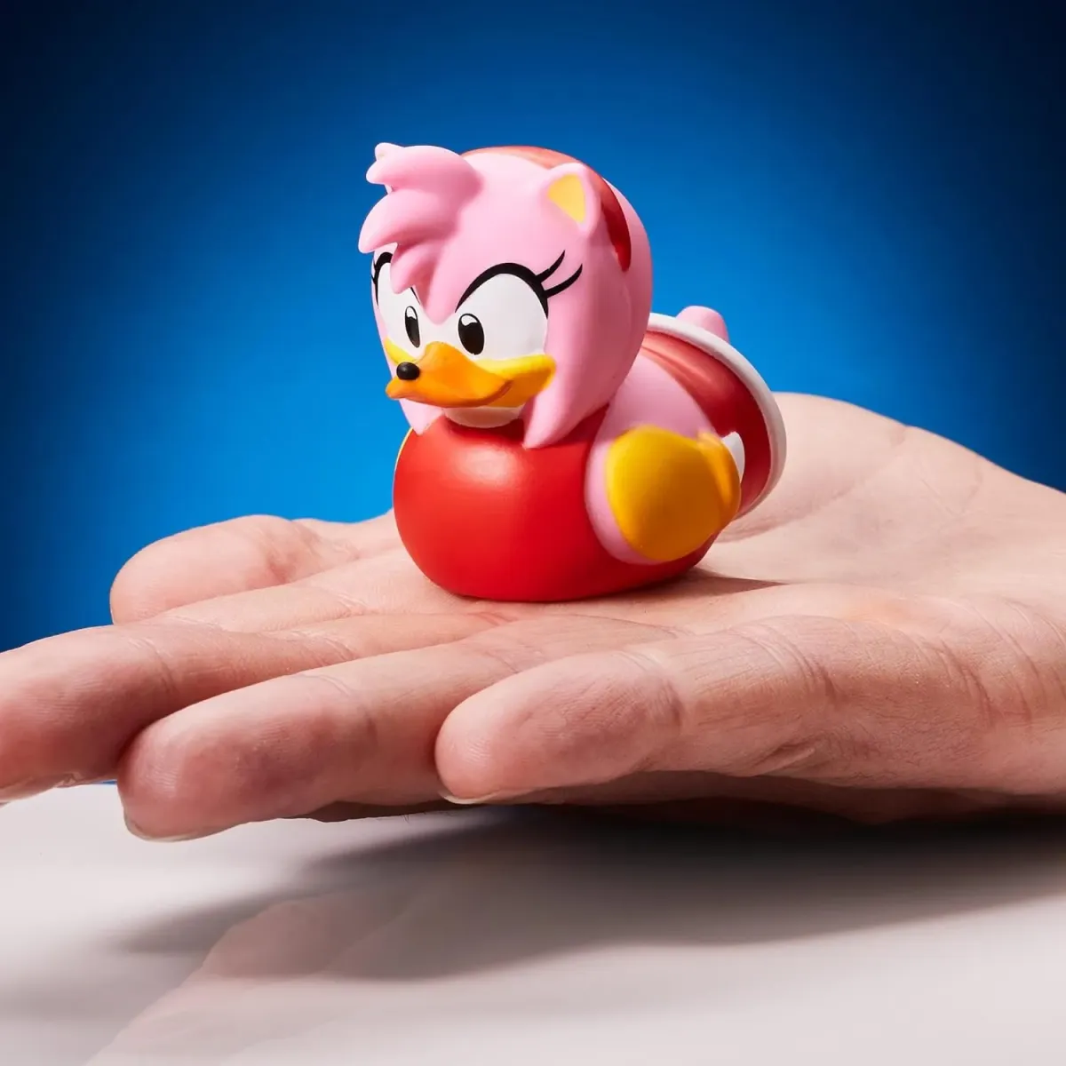 TUBBZ Mini Amy Rose Figura de Pato de Goma de Vinilo Coleccionable – Producto Oficial de Sonic The Hedgehog – TV Infantil, películas y Videojuegos
