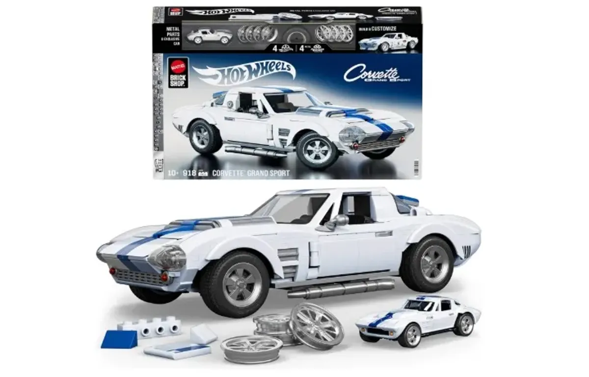 Mattel Brick Shop Hot Wheels Juguete de Construcción Elite '63 Corvette Grand Sport Escala 1:16 Armable con Personalización. Incluye Placa de colección y Auto Exclusivo de Metal