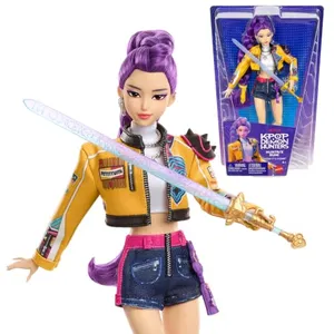 KPOP Demon Hunters Muñeca Rumi | Usa un aspecto de rendimiento "Cómo se hace", accesorio de espada, inspirado en la película